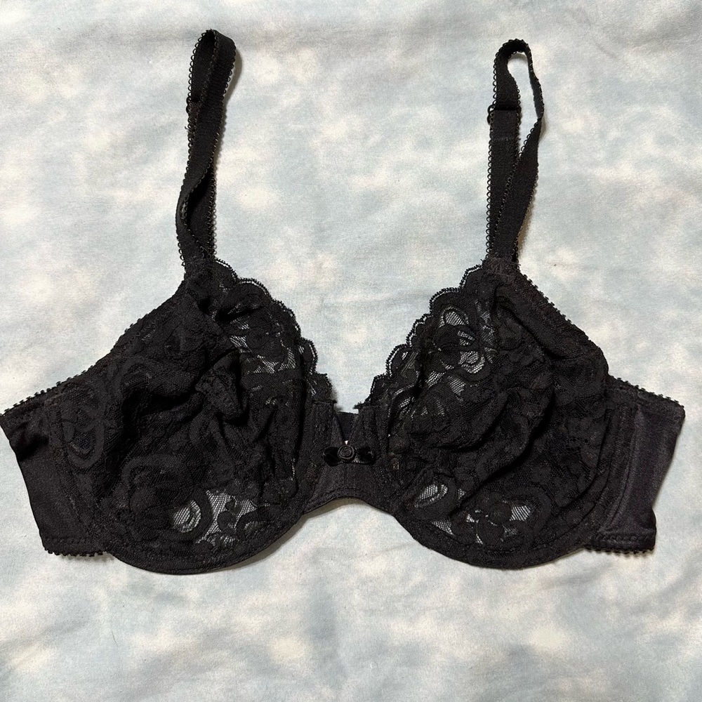 Vintage 1980’s Vogue Dessous 34C black lace underwire bra